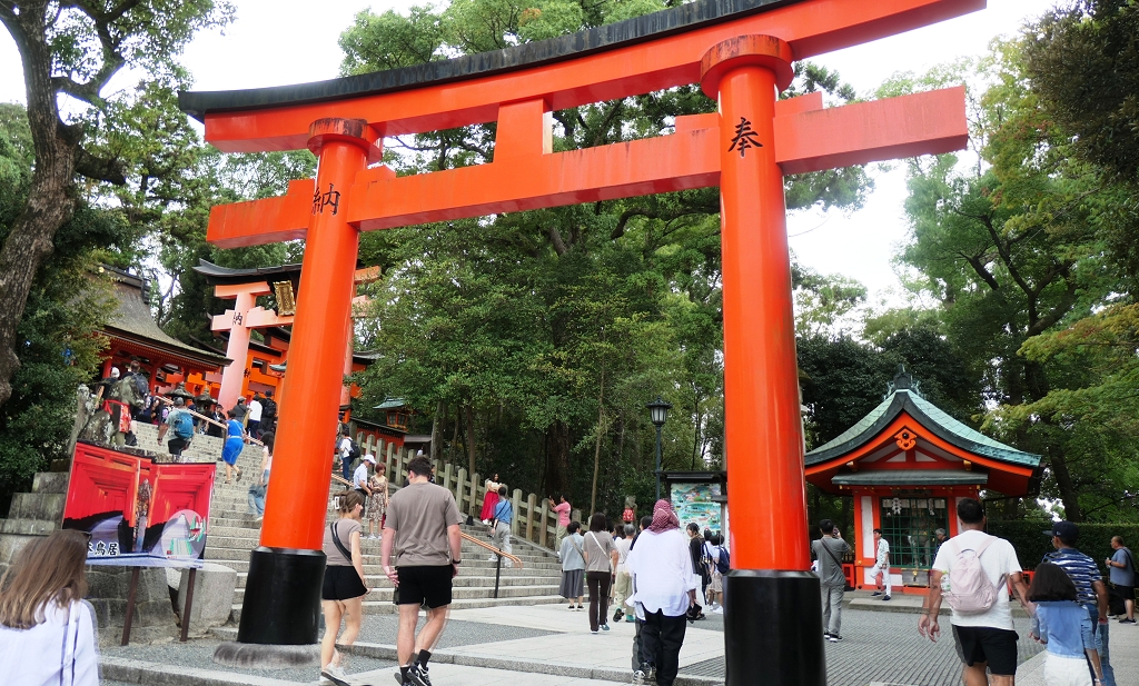 k-Besuch beim Fushimi-Inari-Schrein (1)