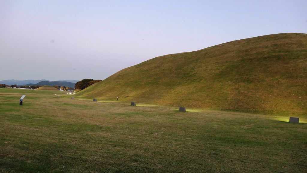 k-Gyeongju - Fahrrad Tour - k�nigliche Grabh�gel 1