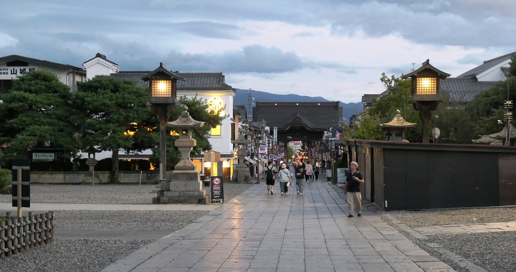 k-Sp�ter in Nagano - Spaziergang zum Zenko-Ji-Tempel (15)