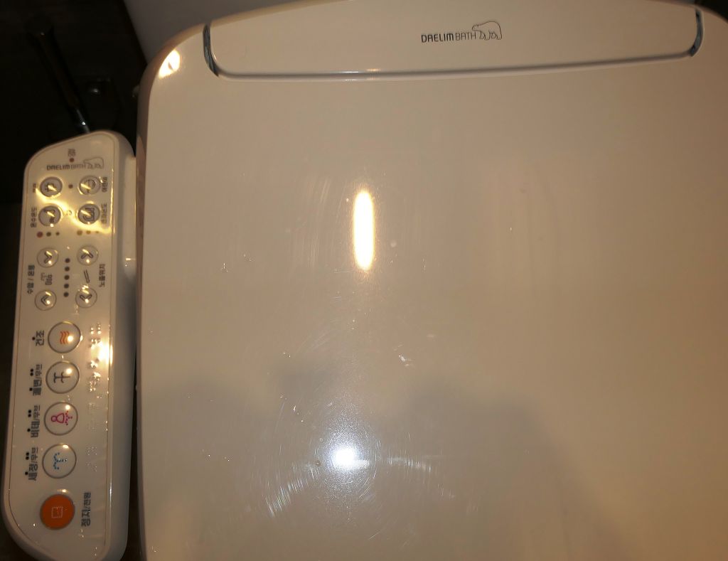 k-S�dkorea - High Tech auf der Toilette 1